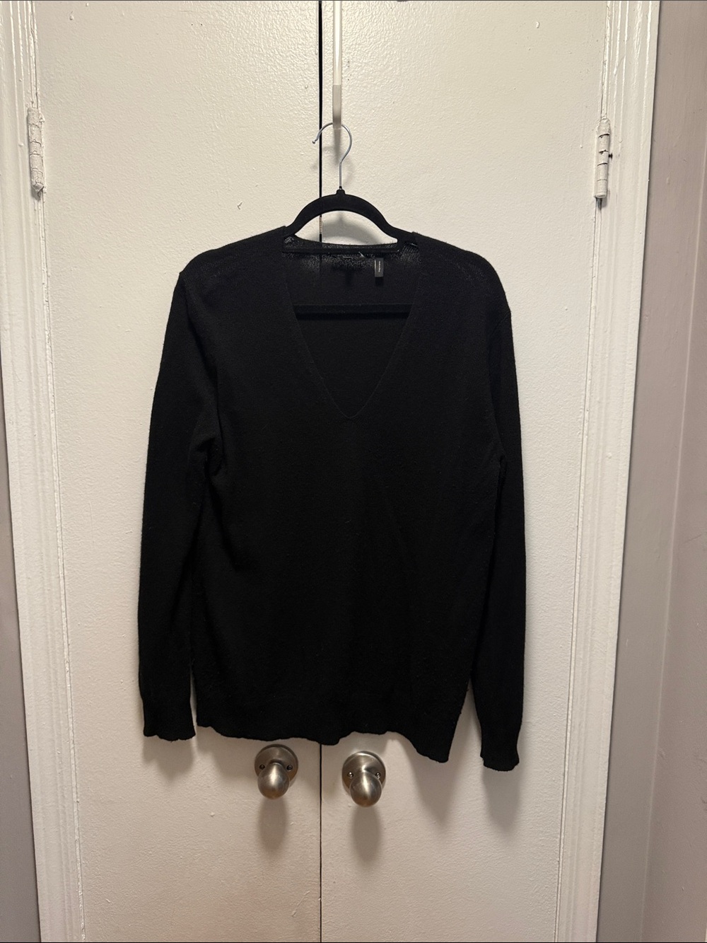 Theory Women's Black Cashmere V-Neck Sweater